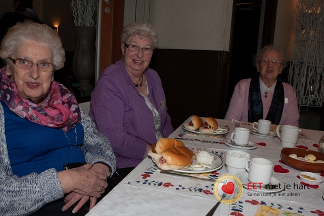 20150322 frans versteden fotografie - tilburginbeeld FRVE0705.jpg - eet met je hart lunch en creatieve workshop paastakken maken